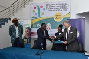 Accord de signature Gouvernement Togolais, Ambassade des USA et Groupe ECOBANK, ETI pour la mise en oeuvre du programme de mentorship des entrepreneurs sociaux du Togo